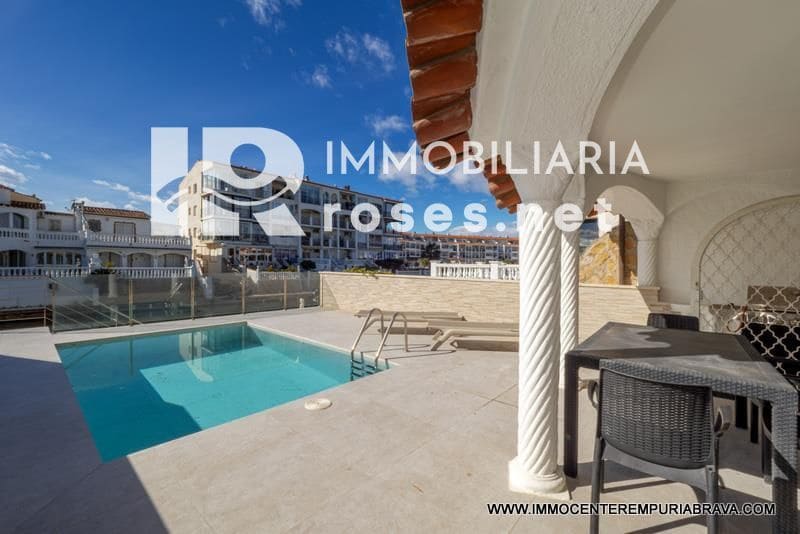 3 soverom Villa til salgs i Empuriabrava med svømmebasseng garasje - € 499 000 (Ref: 9968616)