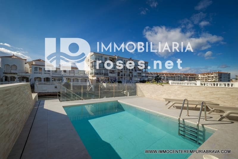 3 soverom Villa til salgs i Empuriabrava med svømmebasseng garasje - € 499 000 (Ref: 9968616)
