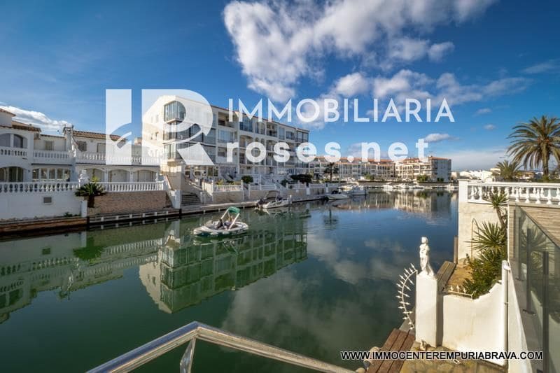 3 soverom Villa til salgs i Empuriabrava med svømmebasseng garasje - € 499 000 (Ref: 9968616)
