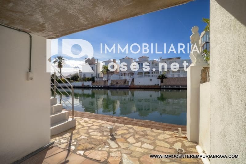3 soverom Villa til salgs i Empuriabrava med svømmebasseng garasje - € 499 000 (Ref: 9968616)