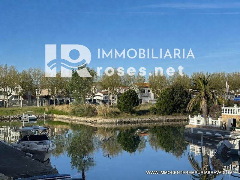 2 sovrum Lägenhet till salu i Empuriabrava med garage - 240 000 € (Ref: 9968617)