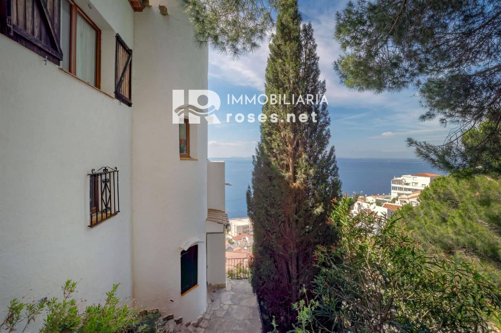 5 bedroom Villa for sale in Roses - € 970,000 (Ref: 9968619)