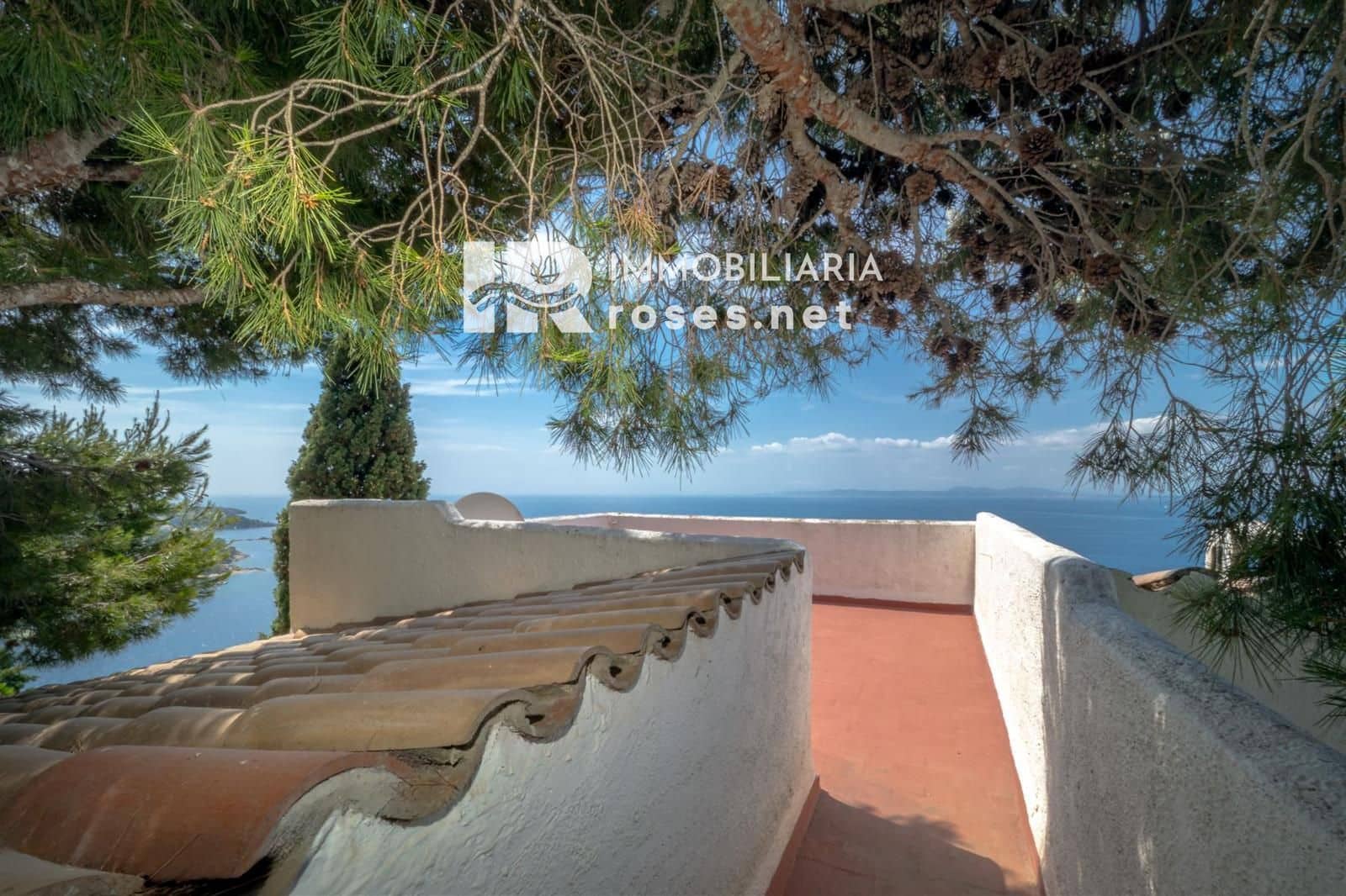 5 bedroom Villa for sale in Roses - € 970,000 (Ref: 9968619)