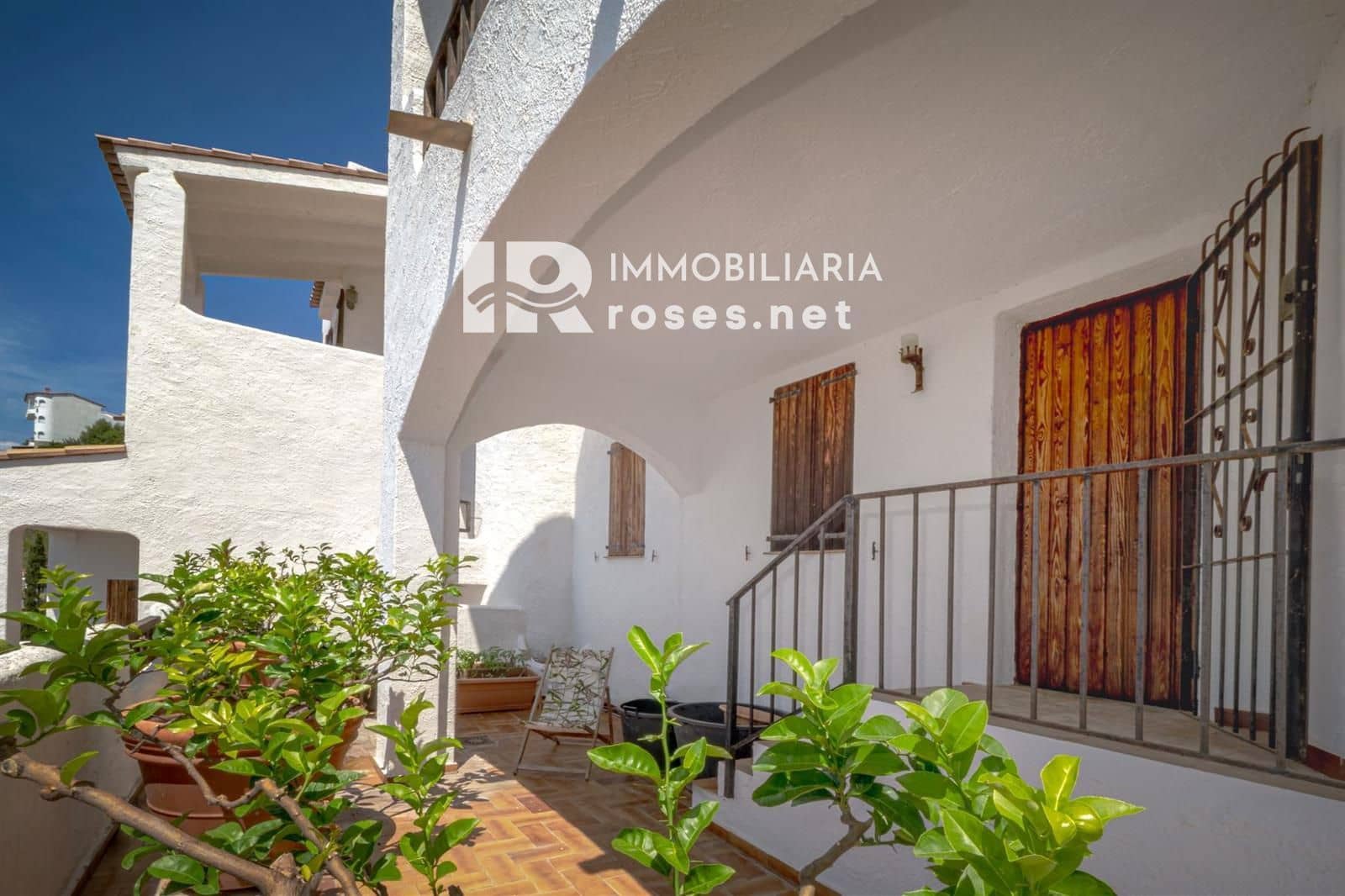 5 bedroom Villa for sale in Roses - € 970,000 (Ref: 9968619)