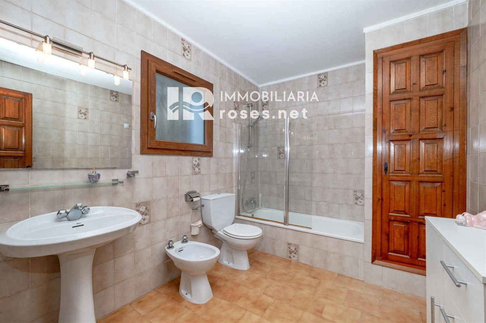 5 bedroom Villa for sale in Roses - € 970,000 (Ref: 9968619)