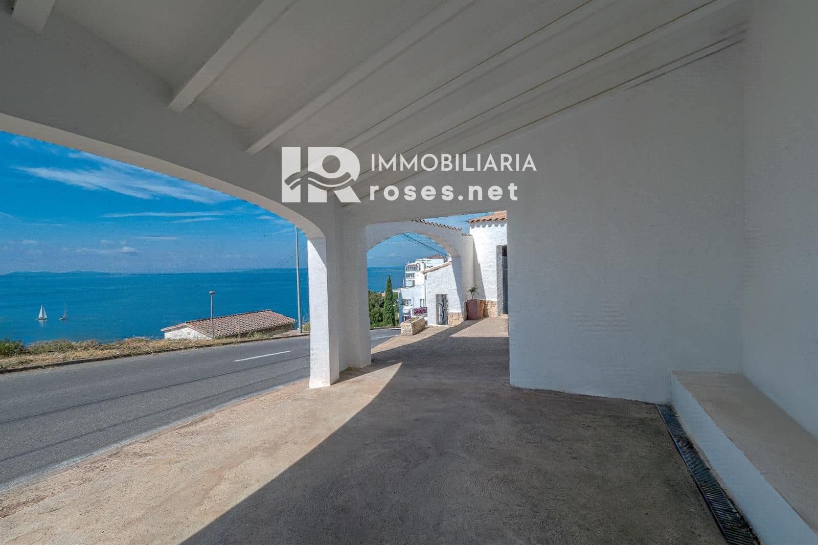 5 bedroom Villa for sale in Roses - € 970,000 (Ref: 9968619)