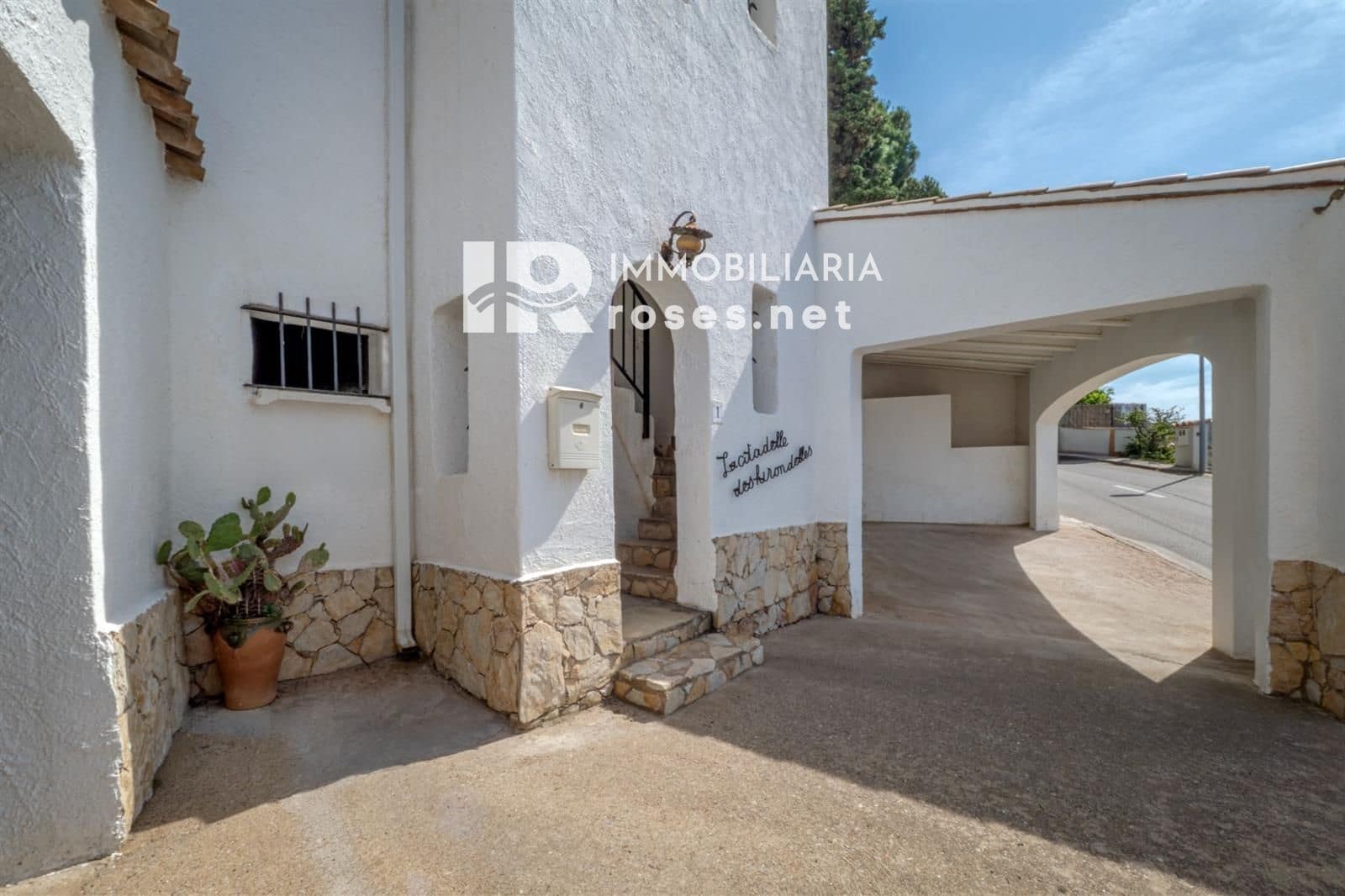 5 bedroom Villa for sale in Roses - € 970,000 (Ref: 9968619)