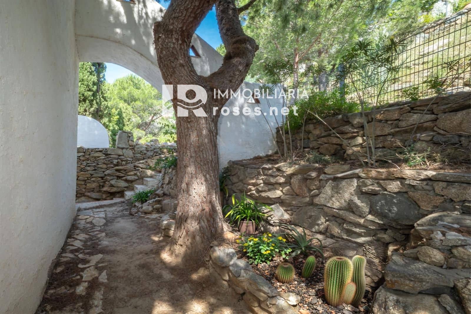 5 bedroom Villa for sale in Roses - € 970,000 (Ref: 9968619)