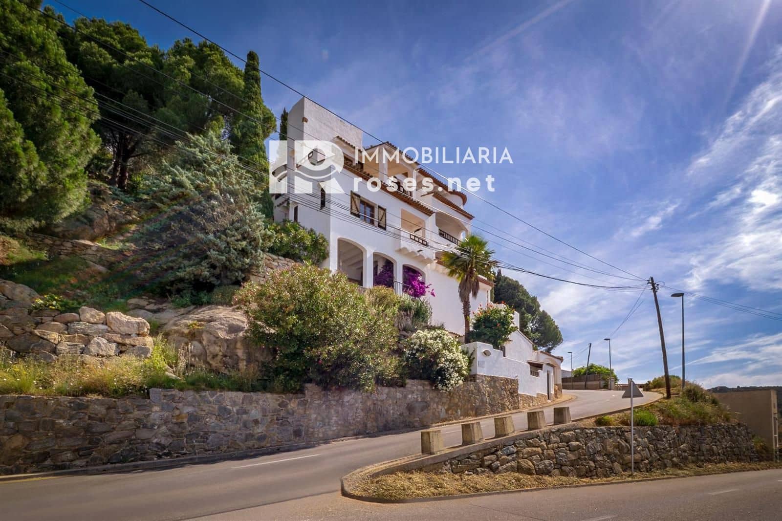 5 bedroom Villa for sale in Roses - € 970,000 (Ref: 9968619)
