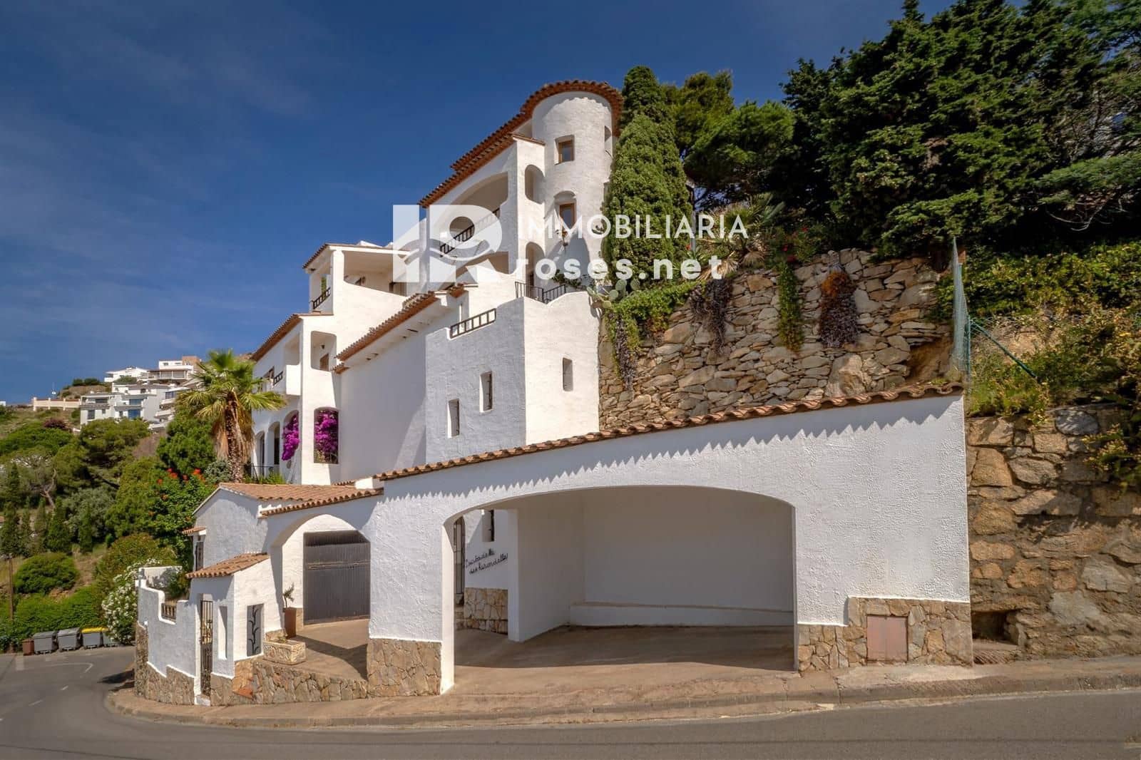 5 bedroom Villa for sale in Roses - € 970,000 (Ref: 9968619)