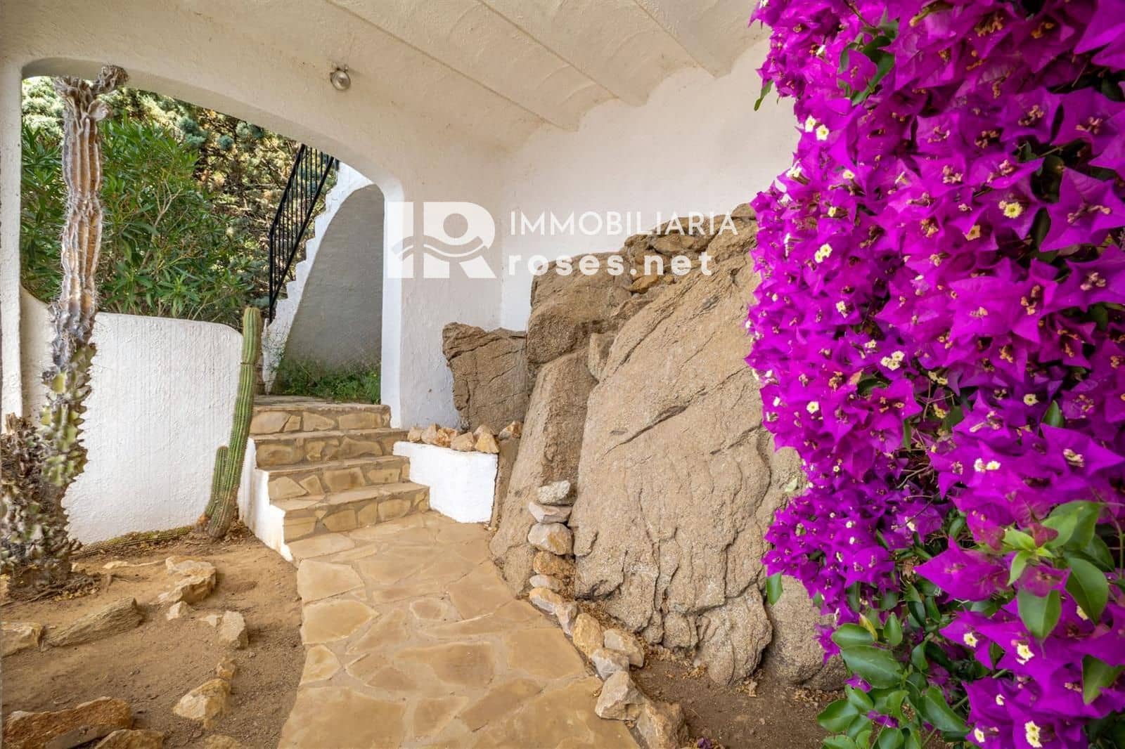 5 bedroom Villa for sale in Roses - € 970,000 (Ref: 9968619)