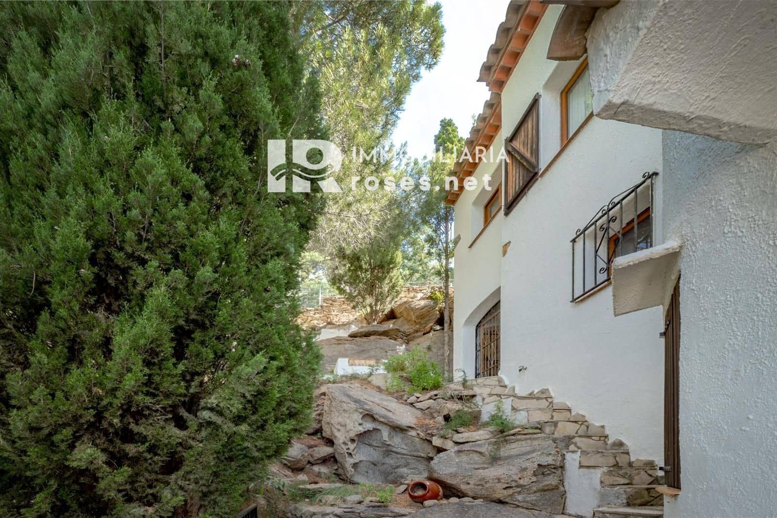 5 bedroom Villa for sale in Roses - € 970,000 (Ref: 9968619)