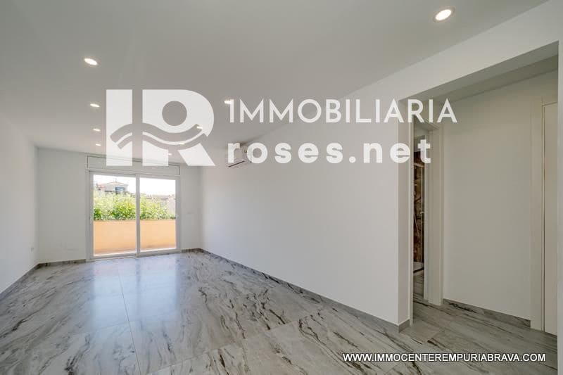 2 bedroom Flat for sale in Empuriabrava - € 249,000 (Ref: 9968620)
