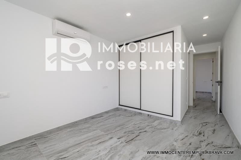 2 bedroom Flat for sale in Empuriabrava - € 249,000 (Ref: 9968620)