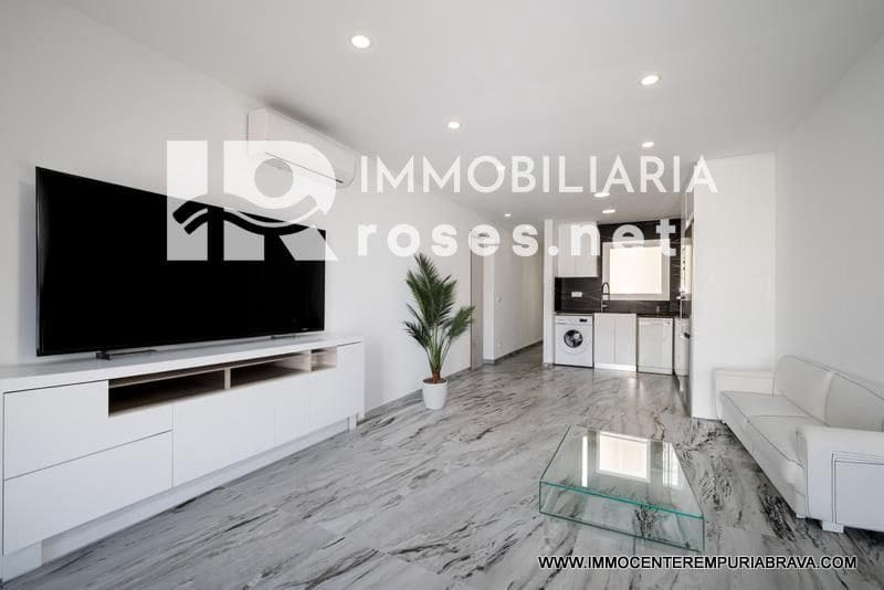 2 bedroom Flat for sale in Empuriabrava - € 249,000 (Ref: 9968620)