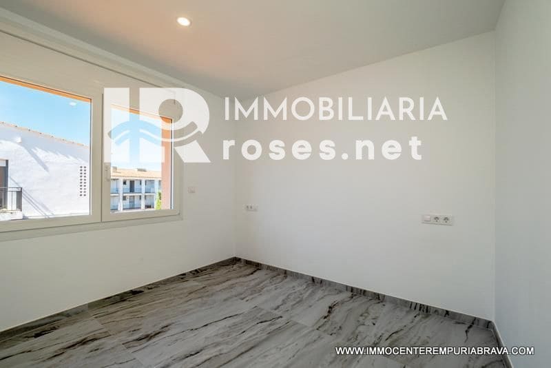 2 bedroom Flat for sale in Empuriabrava - € 249,000 (Ref: 9968620)