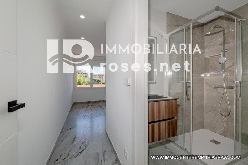 2 bedroom Flat for sale in Empuriabrava - € 249,000 (Ref: 9968620)