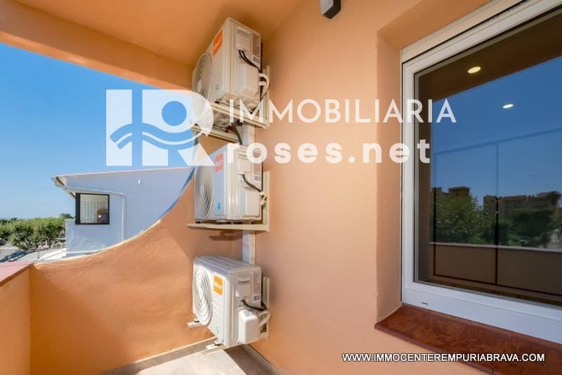 2 bedroom Flat for sale in Empuriabrava - € 249,000 (Ref: 9968620)