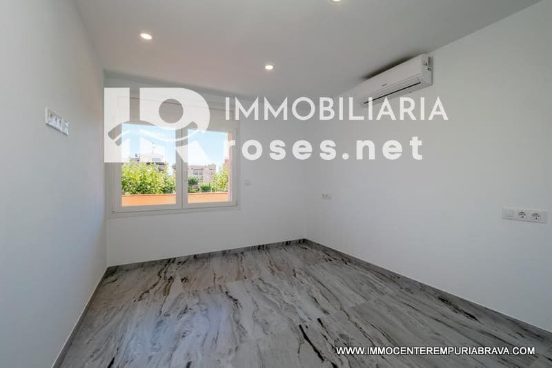 2 bedroom Flat for sale in Empuriabrava - € 249,000 (Ref: 9968620)