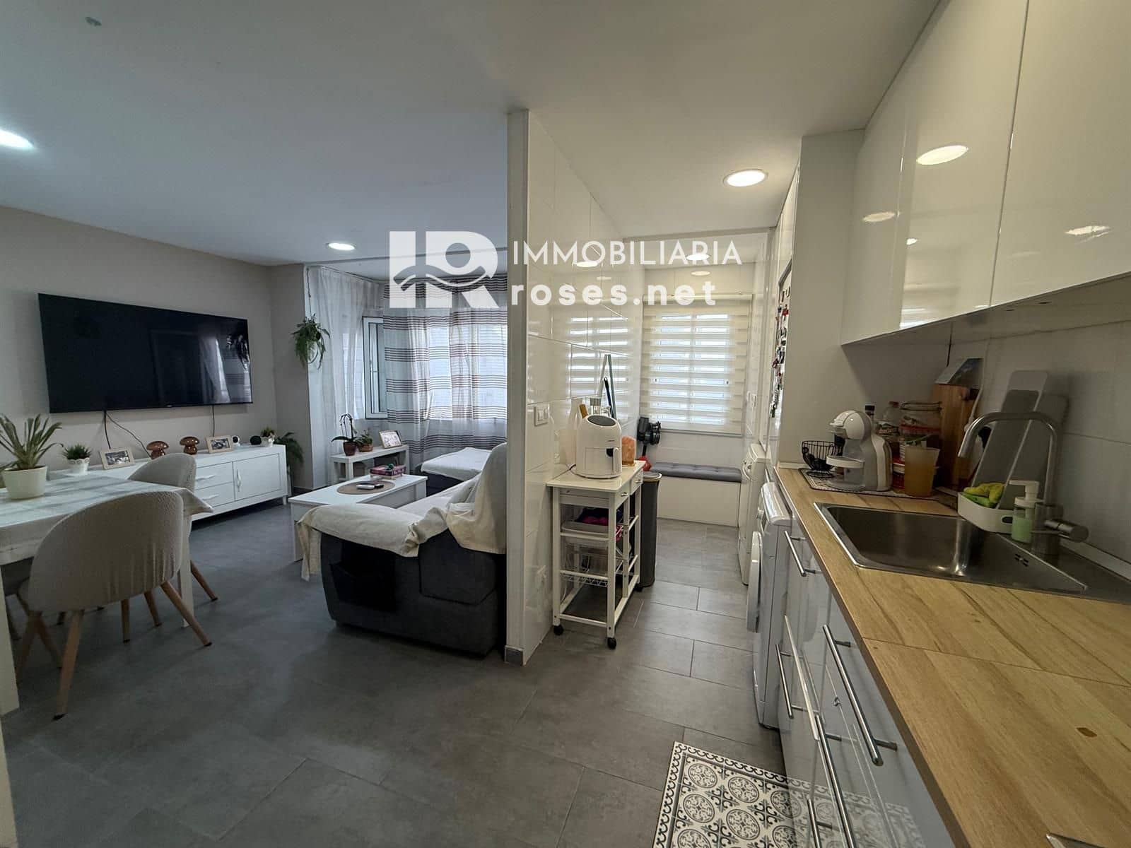 3 bedroom Flat for sale in Roses - € 189,000 (Ref: 9990906)