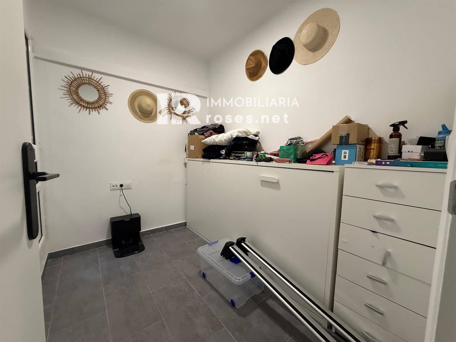 3 bedroom Flat for sale in Roses - € 189,000 (Ref: 9990906)