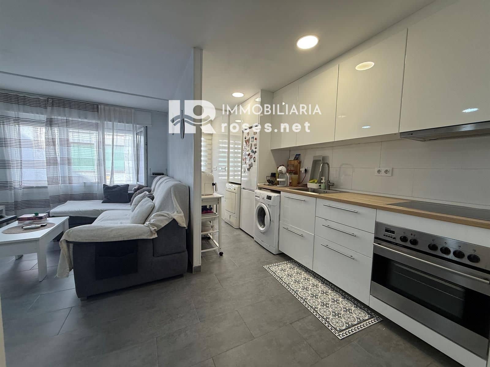 3 bedroom Flat for sale in Roses - € 189,000 (Ref: 9990906)
