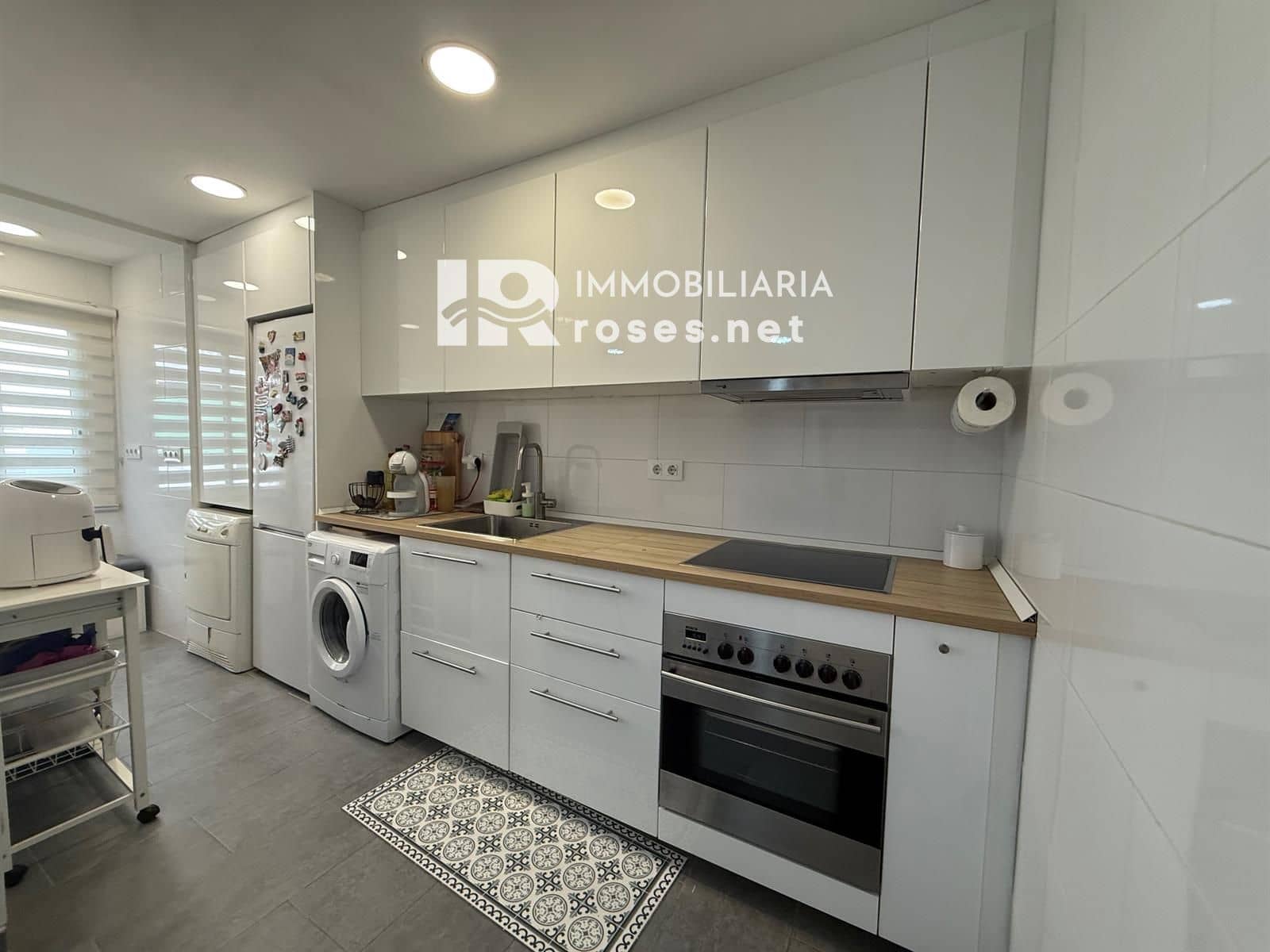 3 bedroom Flat for sale in Roses - € 189,000 (Ref: 9990906)