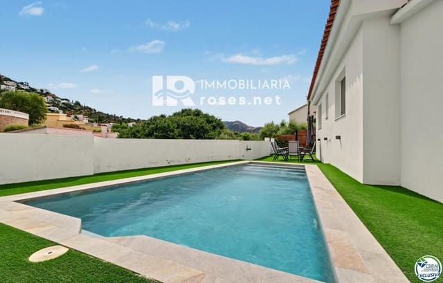 Chalet de 3 habitaciones en El Mas Fumats, Roses en venta con piscina garaje - 489.000 € (Ref: 9998972)