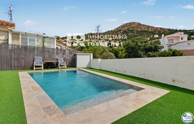 Chalet de 3 habitaciones en El Mas Fumats, Roses en venta con piscina garaje - 489.000 € (Ref: 9998972)