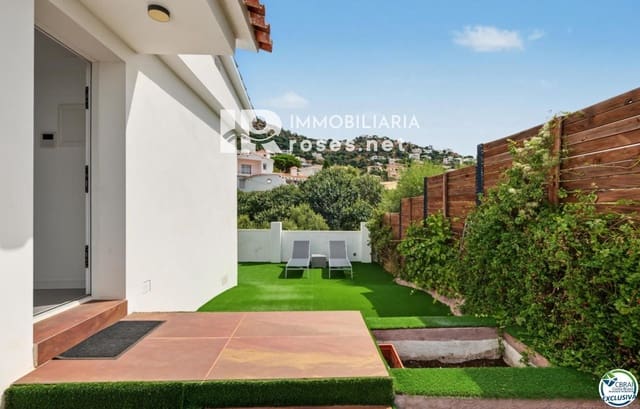 Chalet de 3 habitaciones en El Mas Fumats, Roses en venta con piscina garaje - 489.000 € (Ref: 9998972)