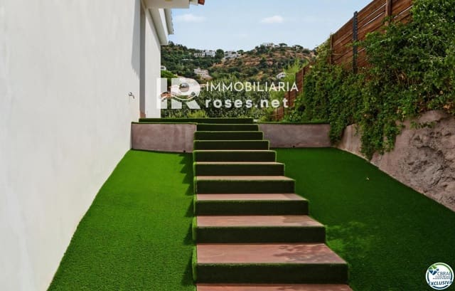 Chalet de 3 habitaciones en El Mas Fumats, Roses en venta con piscina garaje - 489.000 € (Ref: 9998972)