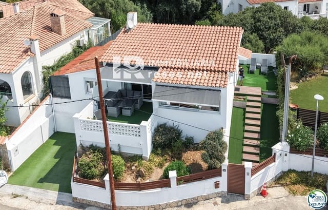 Chalet de 3 habitaciones en El Mas Fumats, Roses en venta con piscina garaje - 489.000 € (Ref: 9998972)