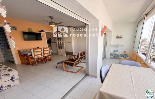 Piso en Santa Margarida, Roses en venta con piscina - 155.000 € (Ref: 9998973)