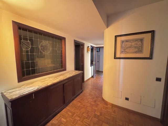 6 bedroom Commercial for sale in Palma de Mallorca - € 1,070,000 (Ref: 9029358)