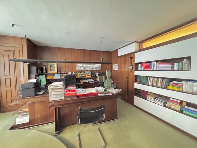 6 bedroom Commercial for sale in Palma de Mallorca - € 1,070,000 (Ref: 9029358)