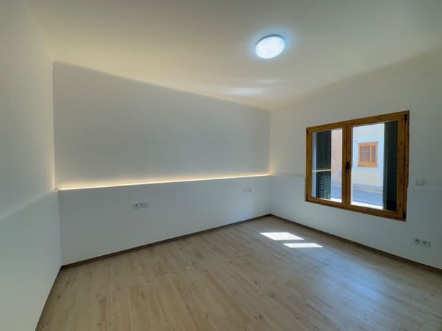 4 bedroom Townhouse for sale in Santa Eugènia with pool - € 565,000 (Ref: 9190860)