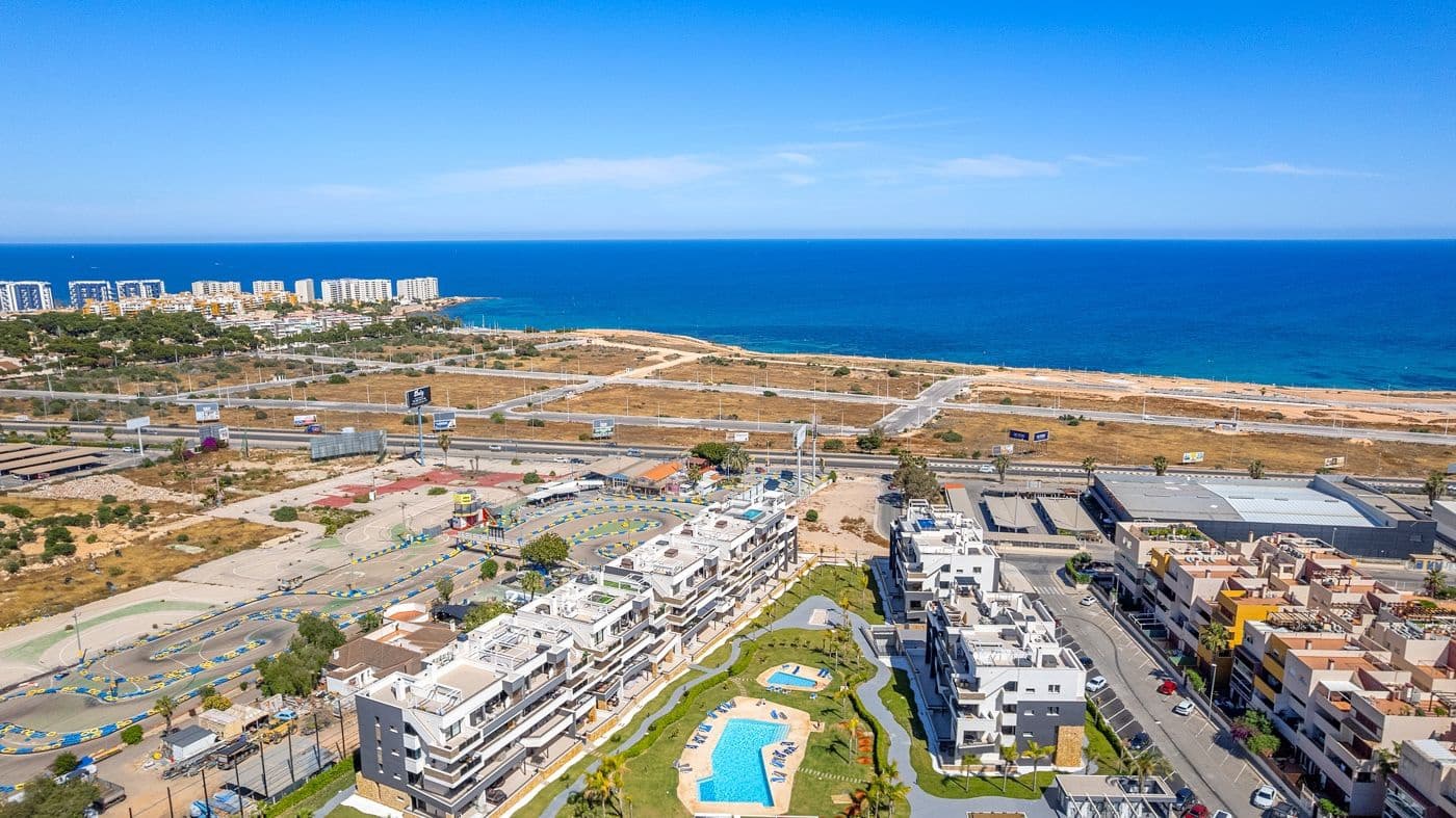 3 sypialnia Penthouse na sprzedaż w Orihuela Costa z basenem garażem - 990 000 € (Ref: 9409417)