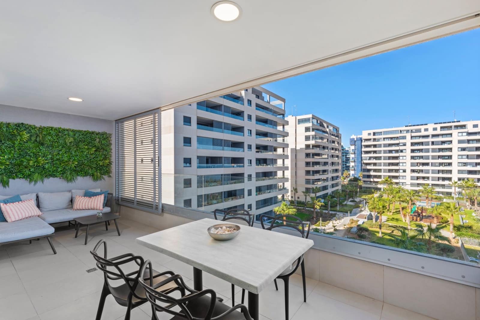 2 bedroom Apartment for sale in Punta Prima with pool garage - € 479,000 (Ref: 9409423)