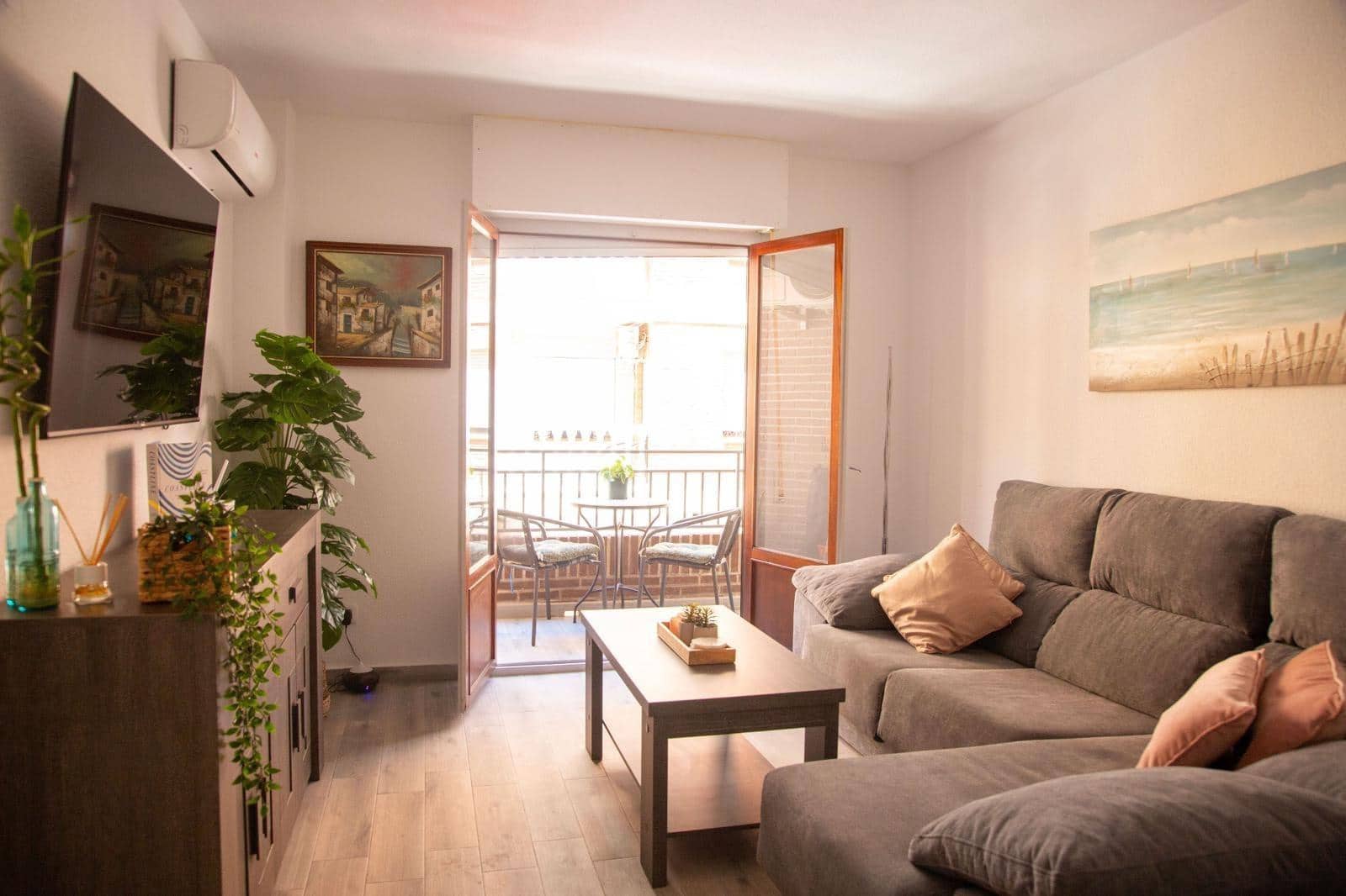 2 sypialnia Mieszkanie do wynajęcia w Torrevieja - 1 100 € (Ref: 9409429)