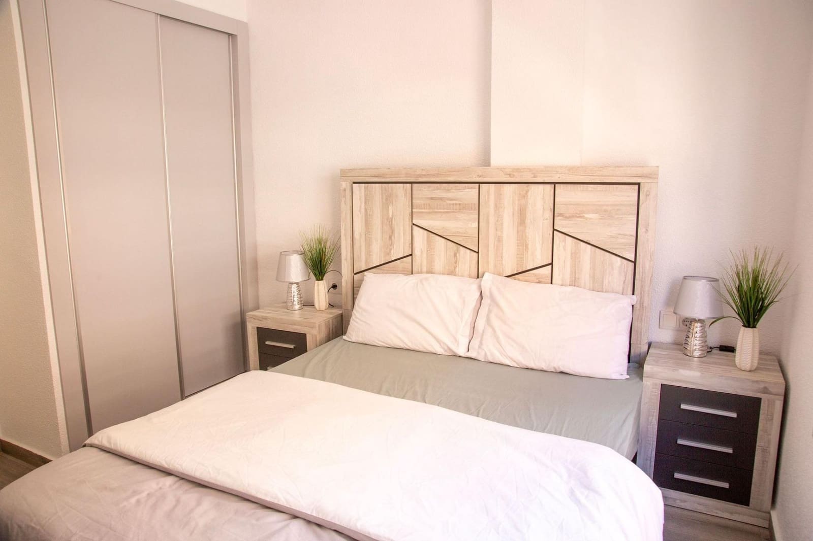 2 sypialnia Mieszkanie do wynajęcia w Torrevieja - 1 100 € (Ref: 9409429)