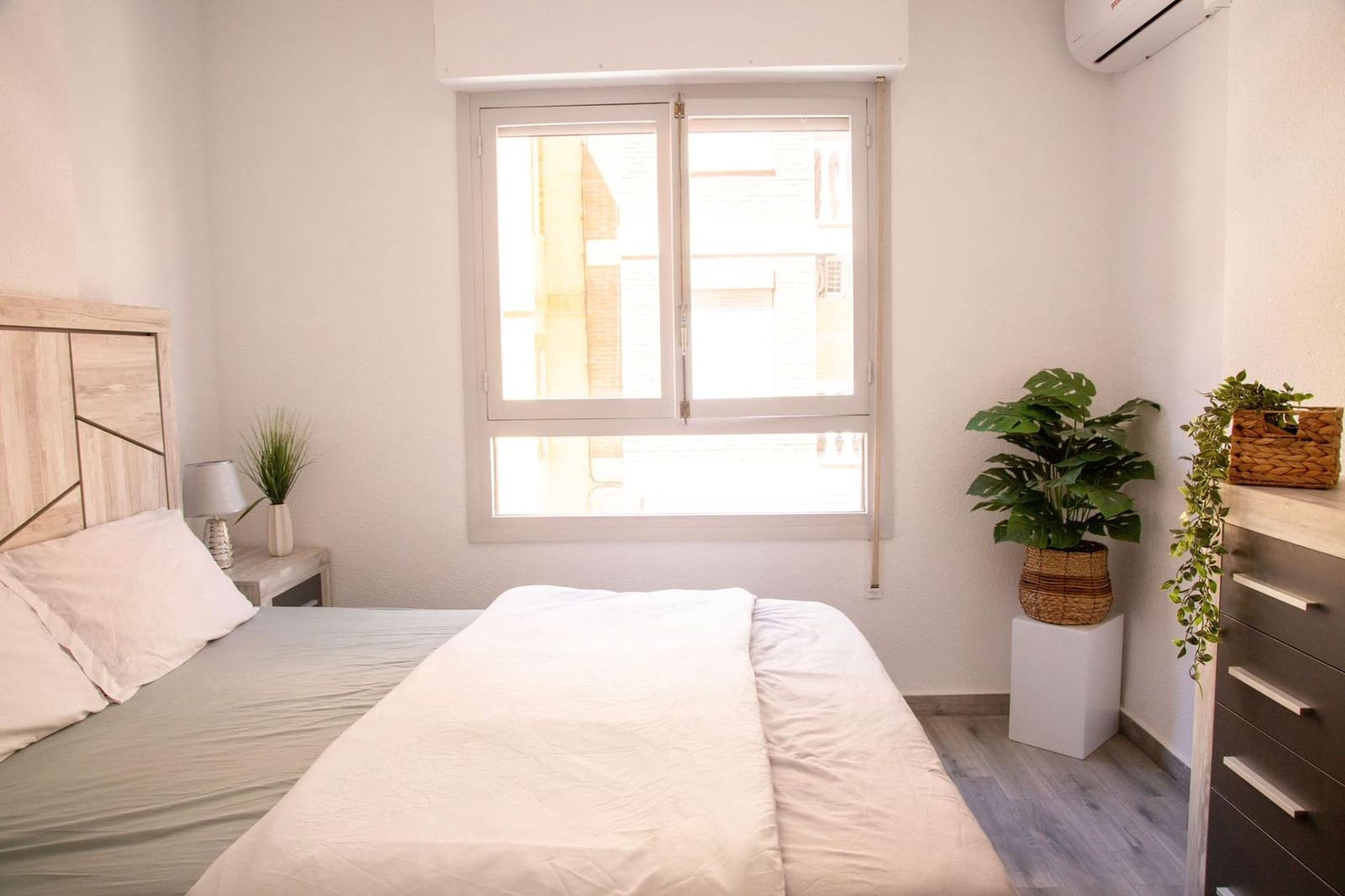 2 sypialnia Mieszkanie do wynajęcia w Torrevieja - 1 100 € (Ref: 9409429)