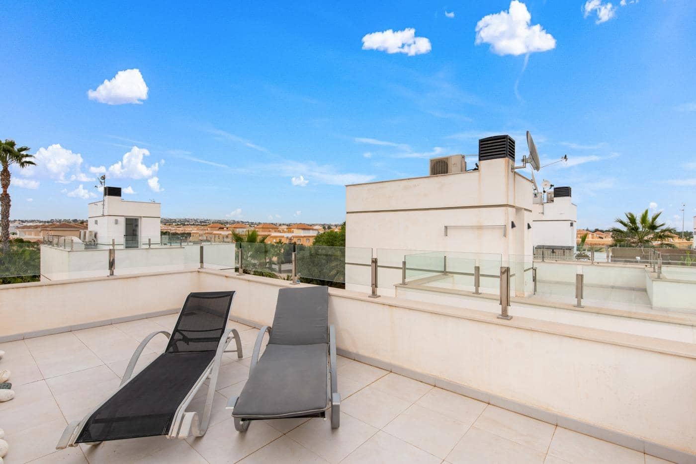 3 camera da letto Villa in vendita in Dona Pepa con piscina - 315.000 € (Rif: 9409470)