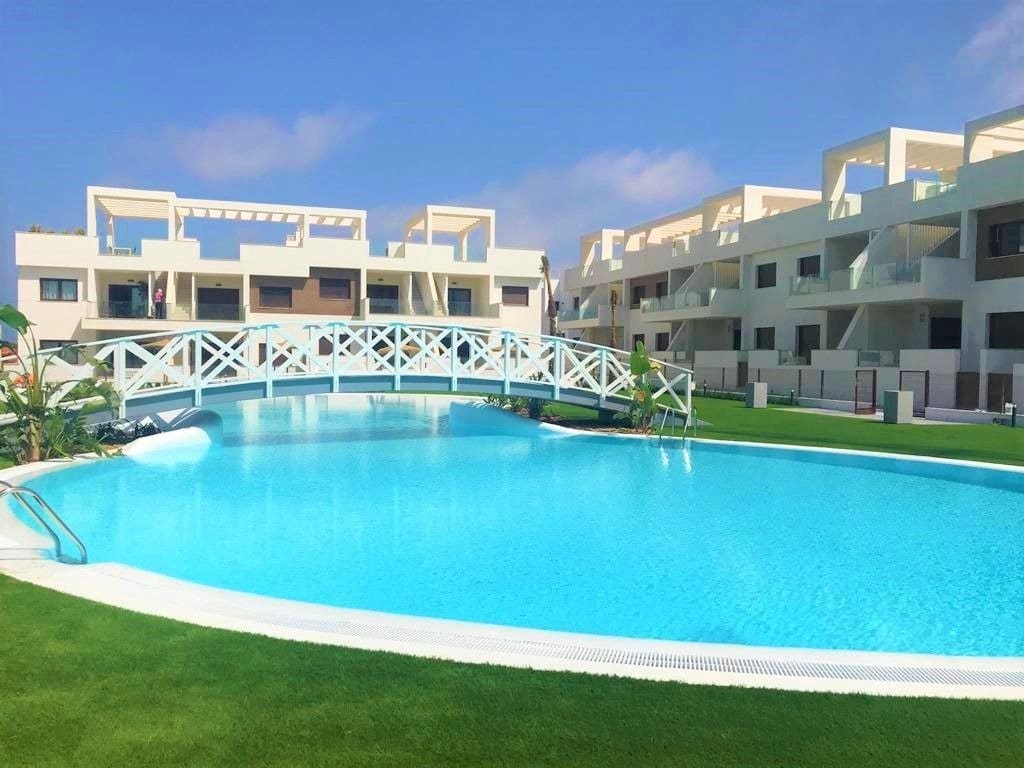 2 quarto Bungalow para venda em Torrevieja com piscina - 239 900 € (Ref: 9409478)