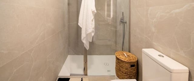 2 makuuhuone Bungalow myytävänä paikassa Gran Alacant, Santa Pola mukana uima-altaan - 240 000 € (Ref: 9409487)