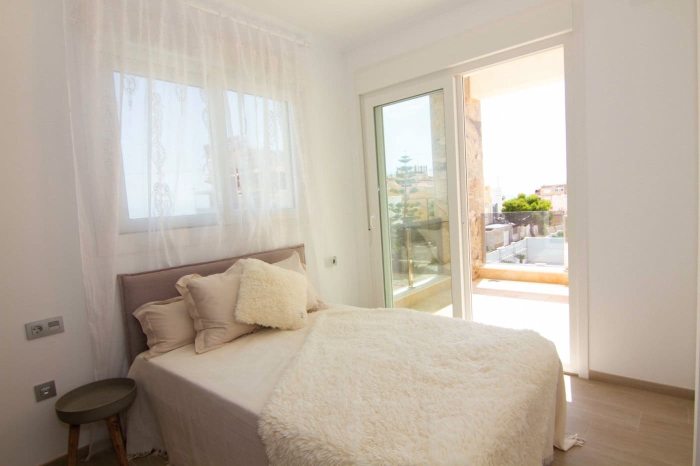 3 bedroom Villa for sale in Torrevieja with pool - € 530,000 (Ref: 9409494)