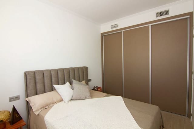 3 bedroom Villa for sale in Los Frutales, Torrevieja with pool - € 530,000 (Ref: 9409494)