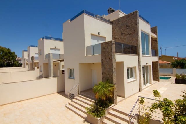 3 bedroom Villa for sale in Los Frutales, Torrevieja with pool - € 530,000 (Ref: 9409494)
