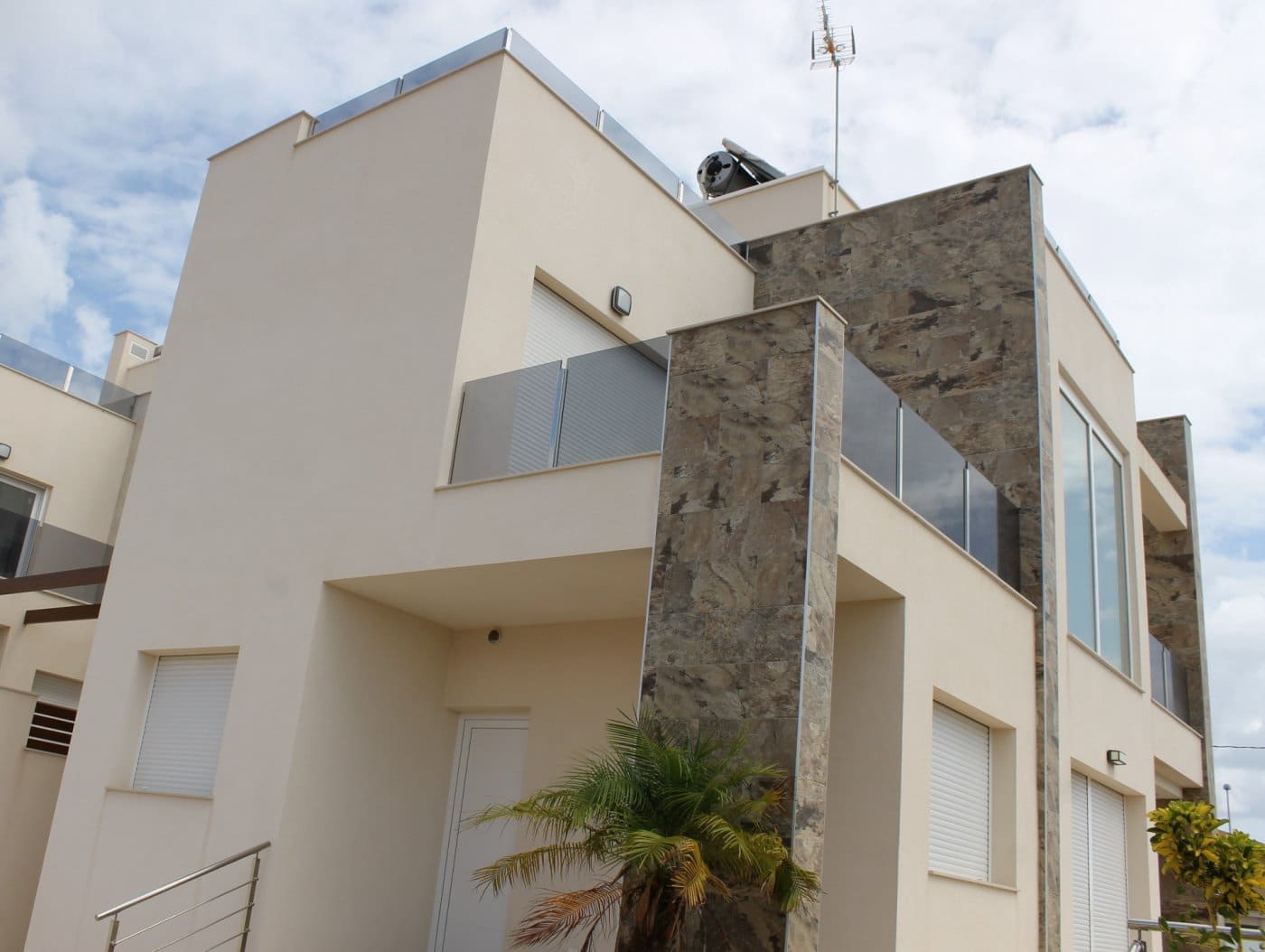 3 bedroom Villa for sale in Torrevieja with pool - € 530,000 (Ref: 9409494)