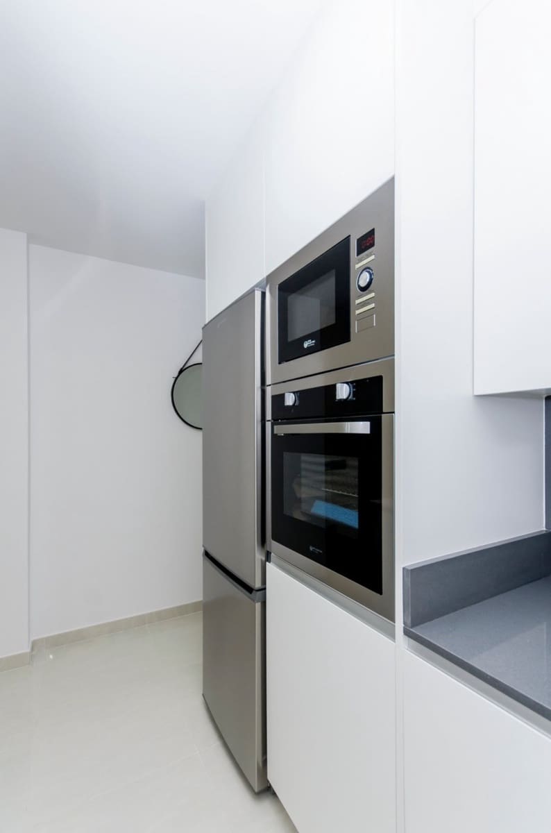 2 bedroom Apartment for sale in Torrevieja with pool - € 198,950 (Ref: 9409562)