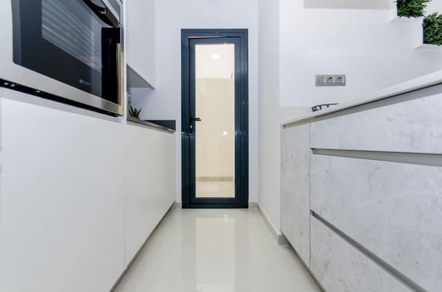 2 bedroom Apartment for sale in Centro, Torrevieja with pool - € 198,950 (Ref: 9409562)